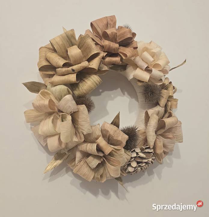 Wianek z kwiatami z liści kukurydzy