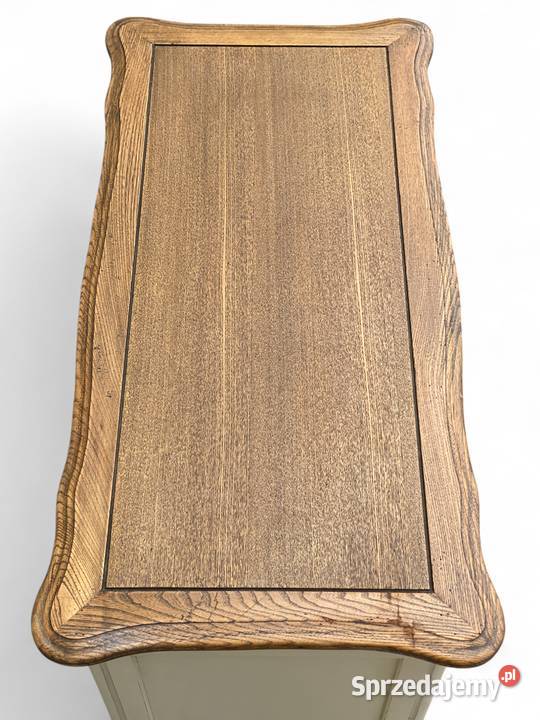 Urokliwa biała komoda rustykalna na giętych Meble Gryfice