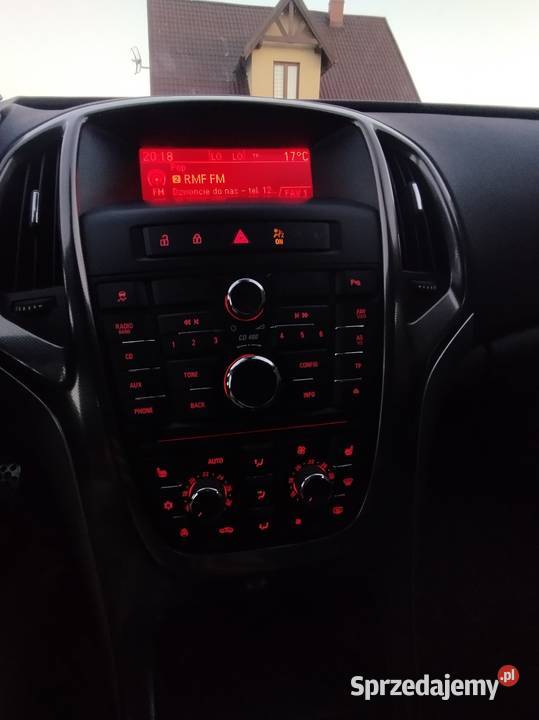 Opel Astra J Sports Tourer wersja Cosmo benzyna 140KM Szarłata