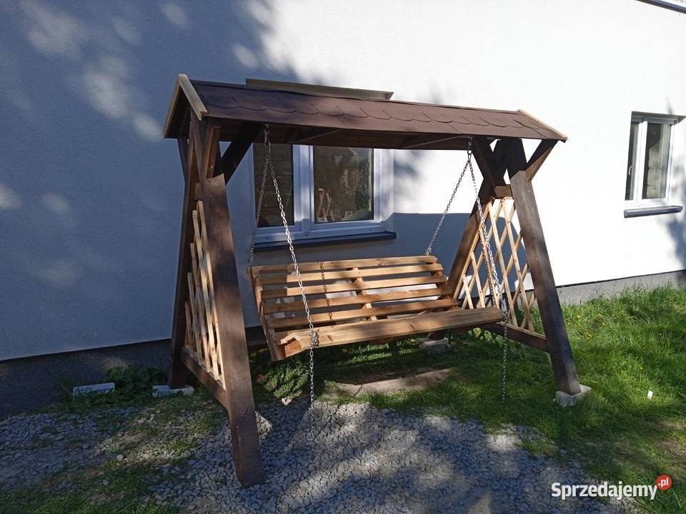 Nowa drewniana huśtawka ogrodowa Głębokie