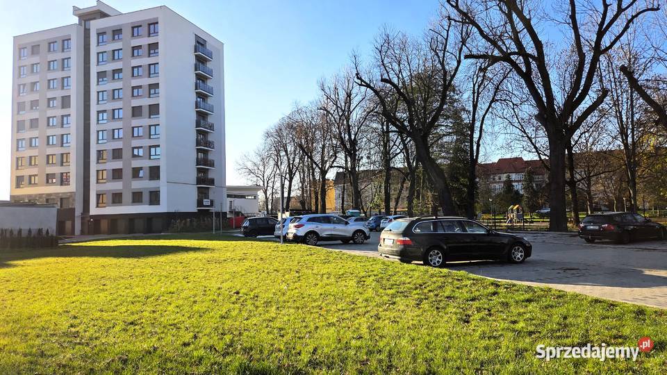 Garaż na terenie zamkniętym oświetlonym i Wynajem Olesno