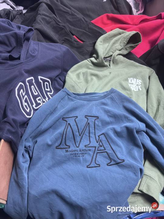 Odzież używana sortowana na różne kategorie Rozmiar uniwersalny Turek