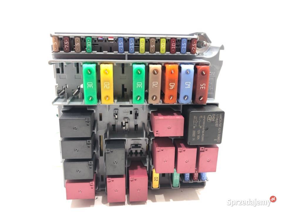 SKRZYNKA BEZPIECZNIKÓW FIAT 500 Hatchback 10 69 osobowe