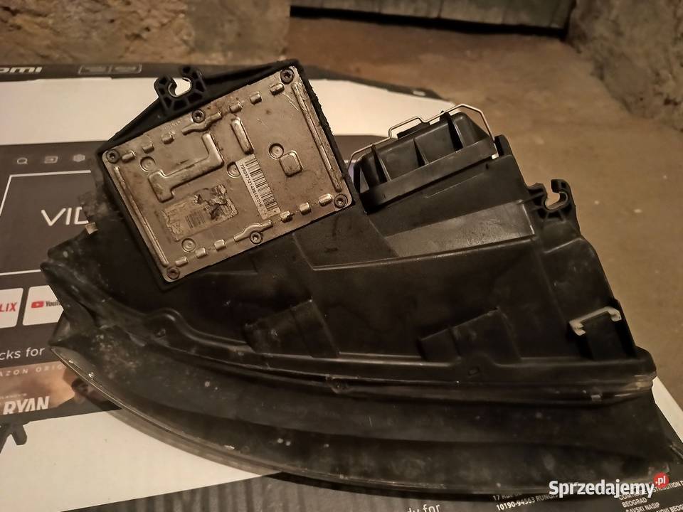 Lampy przód a4b6 Xenon Strzegom sprzedam