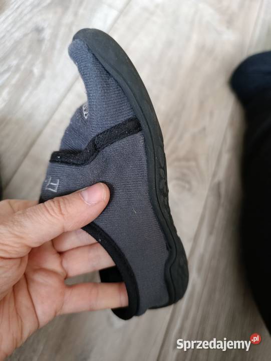 kapcie chłopięce rozmiar 27 długość wkładki 16 5 Obuwie Poznań sprzedam