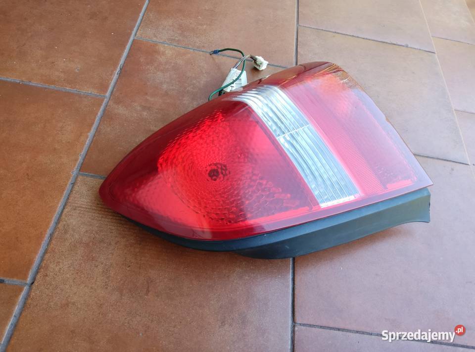 Lampa prawa tył sedan Nissan Primera P12 Połaniec