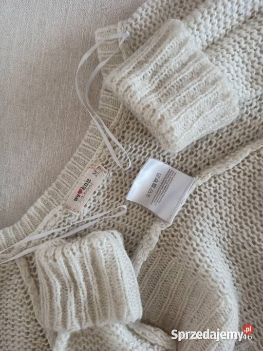Sweter w jasnokremowym kolorze rozmiar ML biały Spódnice i sukienki