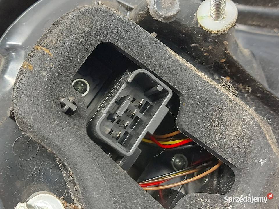 VW GOLF V PLUS 06r lampa lewa tył 5M0945095N Kielce