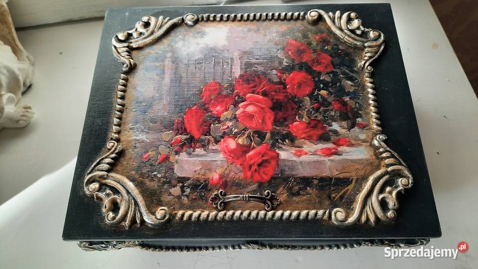 Stylowa szkatułka z rózami Rękodzieło