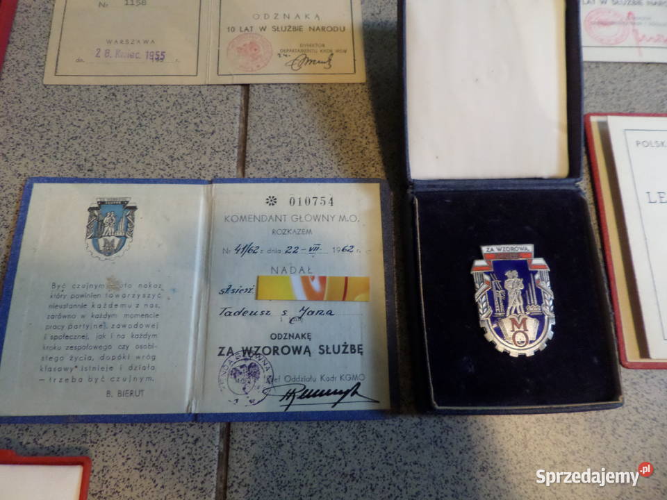 Zestaw Odznaczeń Frontowca i potem Milicji Militaria Poznań