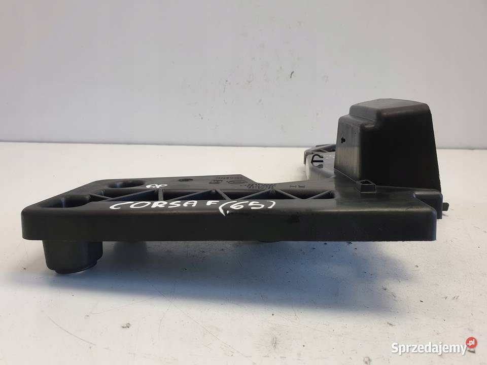 Opel Corsa F PRAWE MOCOWANIE BŁOTNIKA prawy