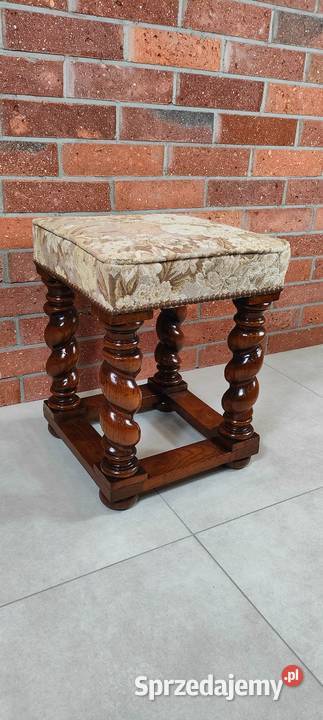 Piękny taboret dębowy