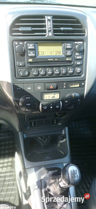 Toyota RAV4 niebieski metalik stan Malinowo