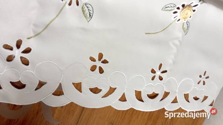ozdobny obrusik hafty różyczki 85x85 małopolskie