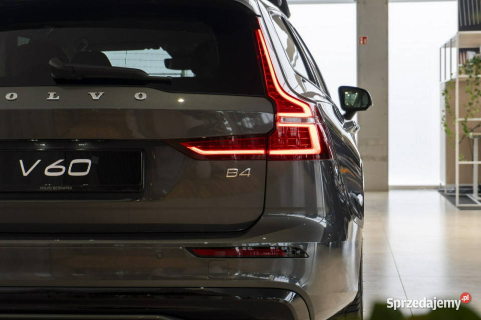 Volvo V60 Plus Dark B4 Mild hybrid Benzyna 197 benzyna Łódź