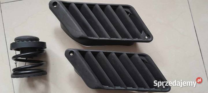 Boczne wloty powietrza Fiat 126p Maluch Warszawa