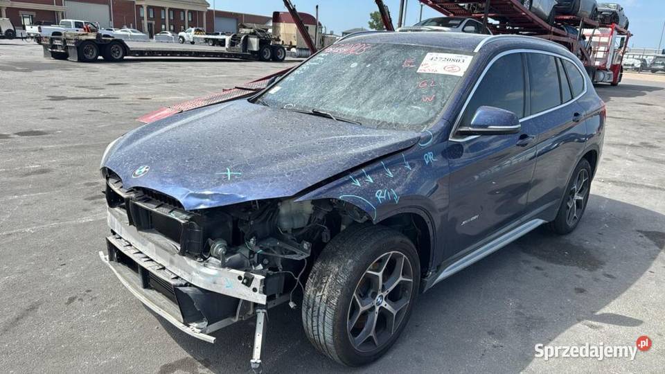 BMW X1 2016 20 xDrive delikatnie uszkodzona 0510