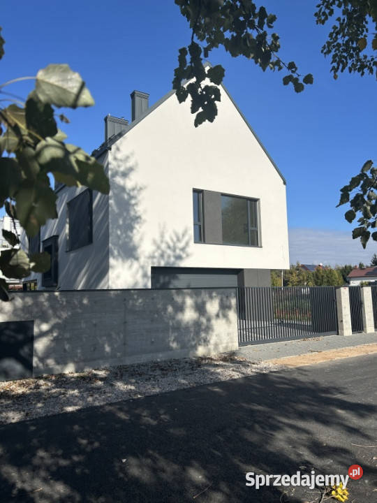 Duży dom WOLNOSTOJĄCY w bliźniaka Sprzedaż