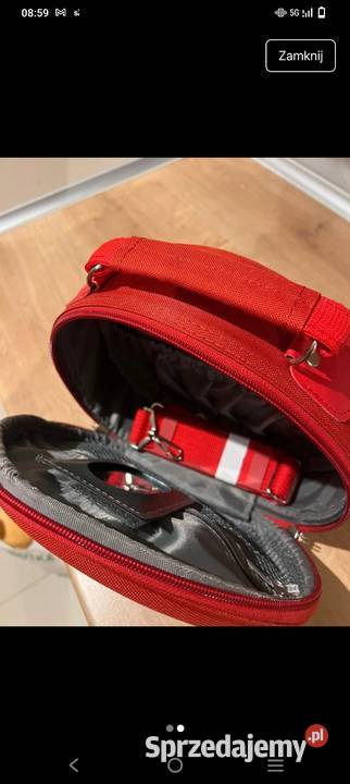 Piękny czerwony kuferek z lusterkiem nowy z