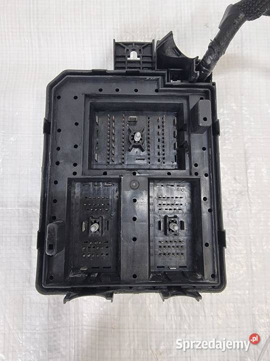 OPEL CORSA E 14 SKRZYNKA PUSZKA BEZPIECZNIKOW