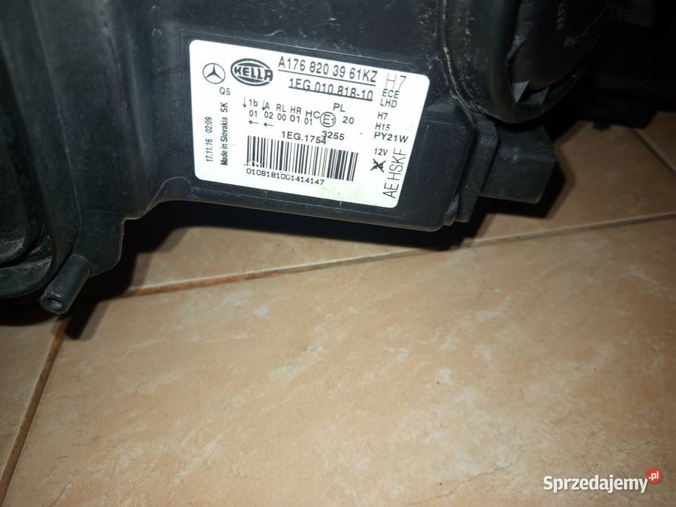 Reflektor prawy Mercedes a klasa w 176 orginalny sprzedam