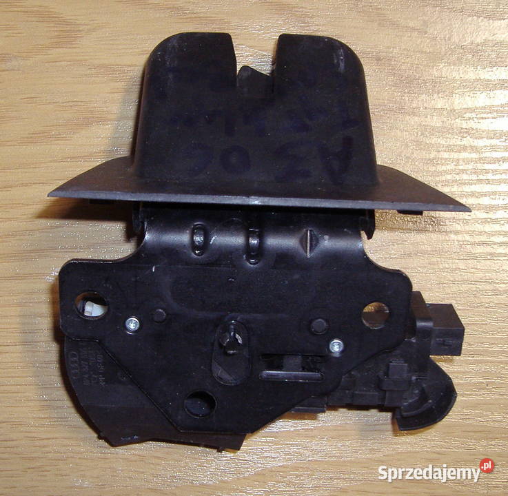 AUDI A3 A4 A6 ZAMEK KLAPY TYŁ 8P4827505C sprzedam