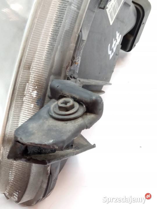 LAMPA PRZÓD PRAWA EUROPA 89900736 811100D120
