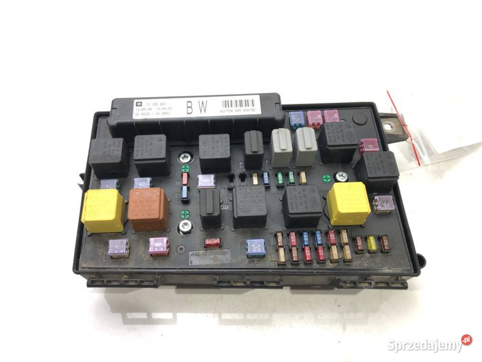 SKRZYNKA BEZPIECZNIKÓW OPEL ASTRA H 13145043