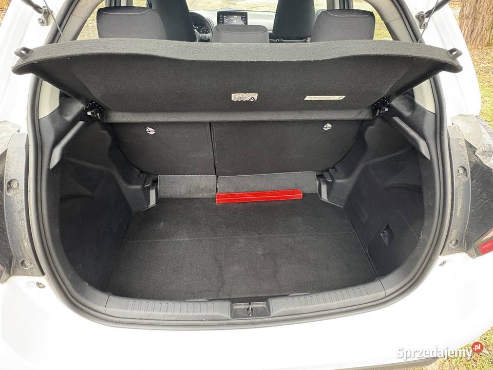 Toyotę Yaris 15 nieuszkodzony
