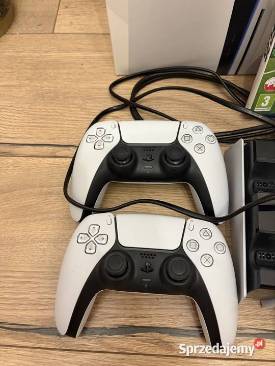 Konsola PlayStation 5 1TB 2 pady ładowarka w Bolszewo sprzedam
