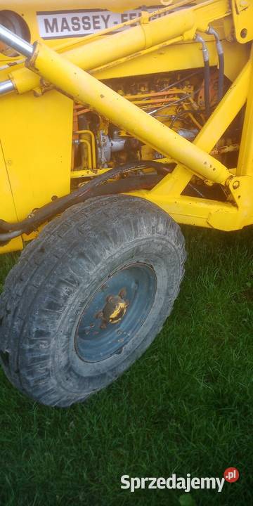 Koparkoładowarka Massey Ferguson Cyców