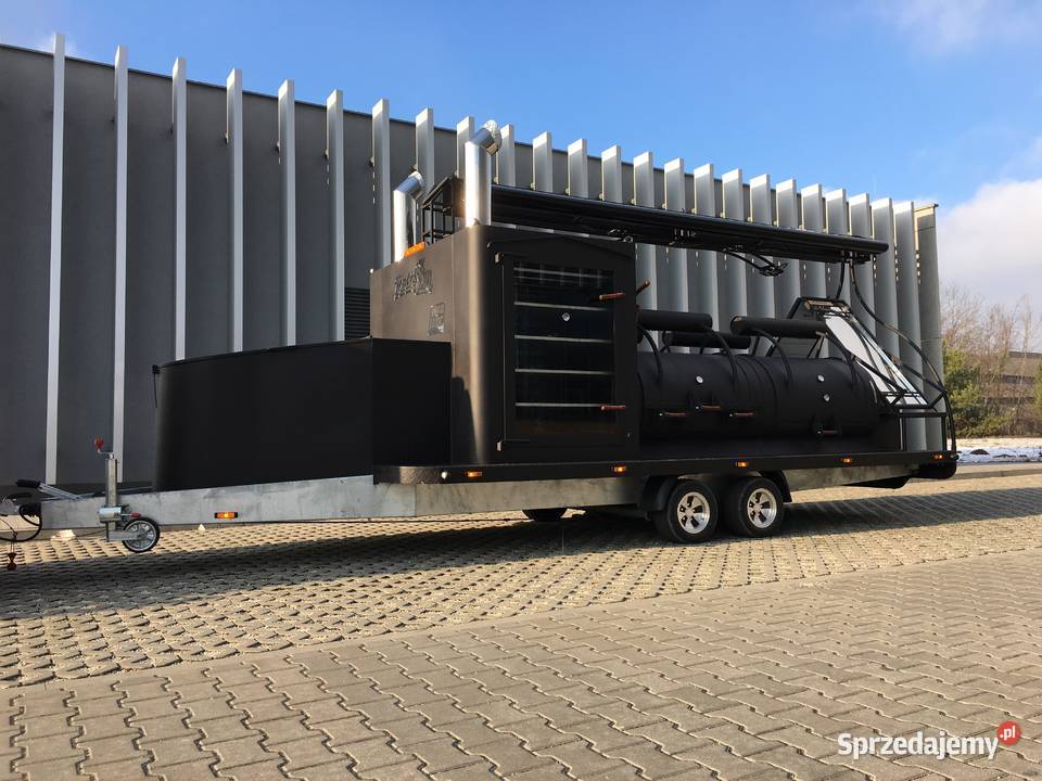 smoker grill na przyczepie catering mobilny