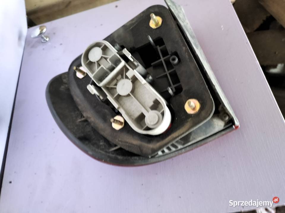 Lampa Tylna Lewa VOLVO V 40 V40 Kamień-Kolonia