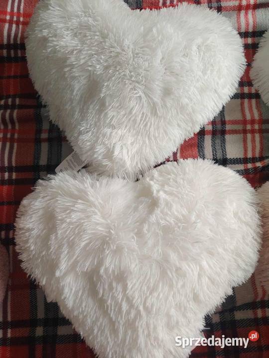 Poduszki włochate serduszka kwiatek Więcbork