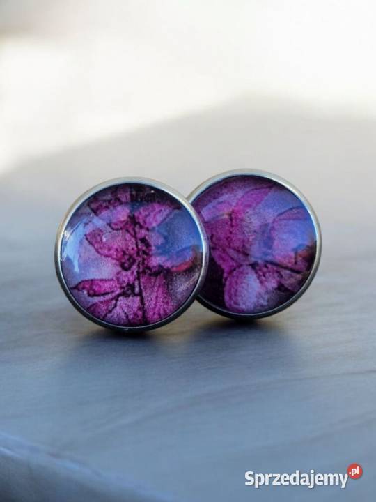 Kolczyki w sztyfcie z kwiatowym motywem sprzedam