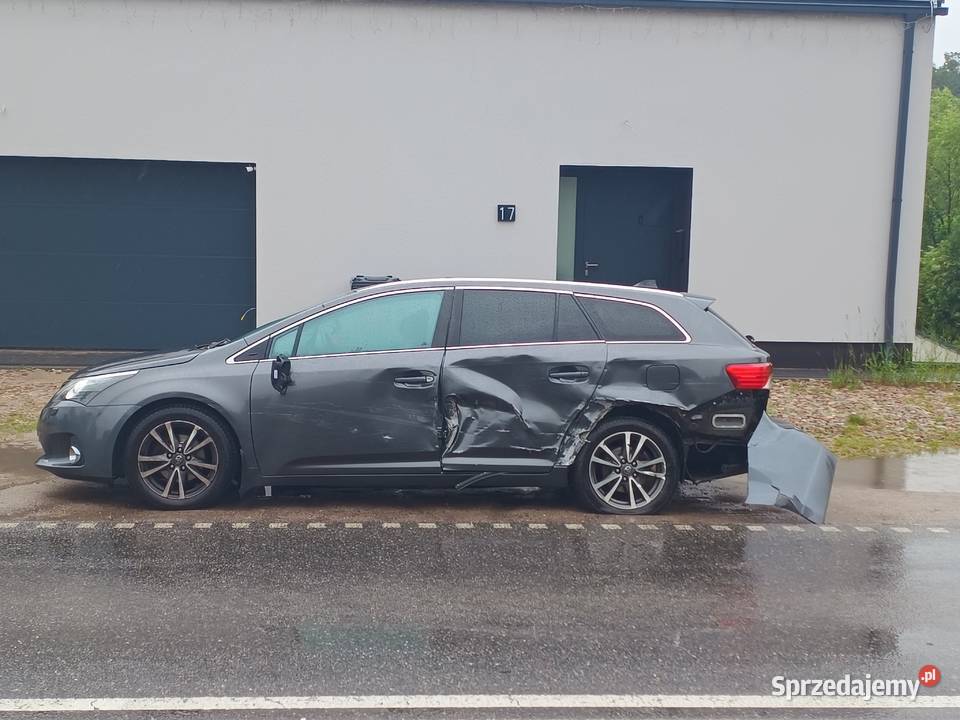 Toyota Avensis 18 automat światła przeciwmgielne Avensis pomorskie Gdańsk