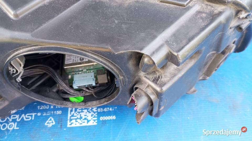 LAMPA REFLEKTOR LEWY PRZÓD XENON SKRĘTNY VW GOLF osobowe Nowy Tomyśl