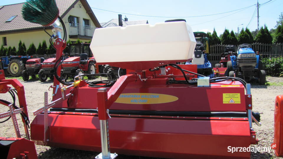 Zamiatarka walcowa z koszem 6001500 Kubota mazowieckie Węgrów
