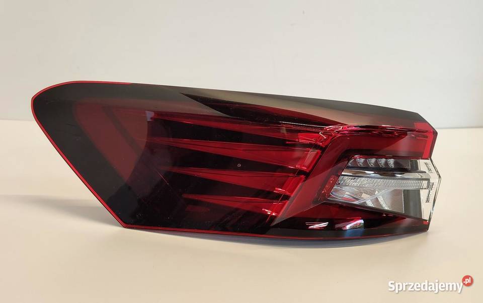 SKODA SUPERB 4 LAMPA LEWY TYŁ LED 3P0945207