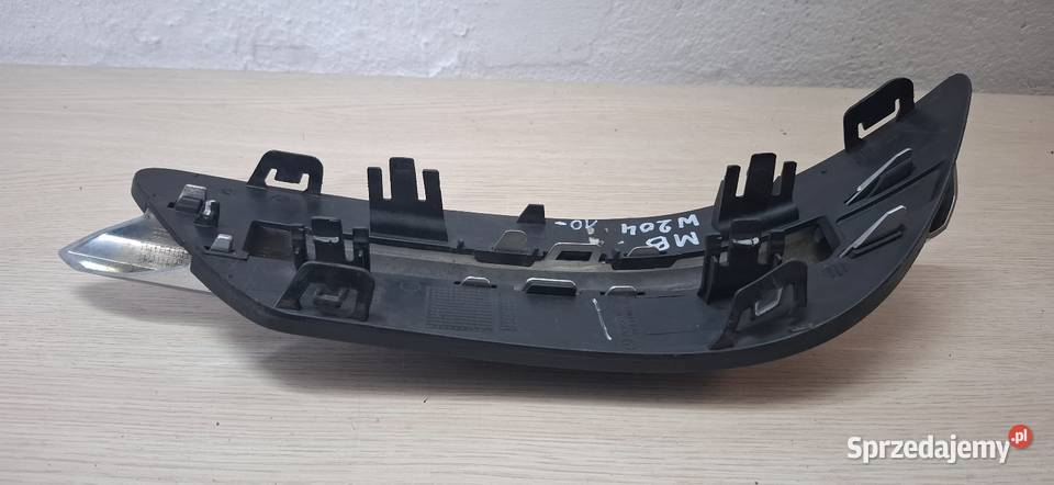 Zaślepka zderzaka przedniego Mercedes W204 osobowe Sandomierz sprzedam