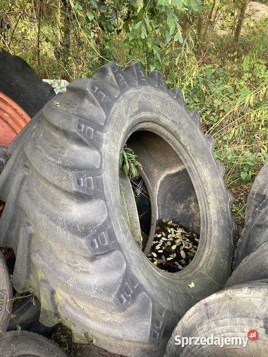 Opona ciągnikowa 54065 R28 2 sztuki 28cale sprzedam