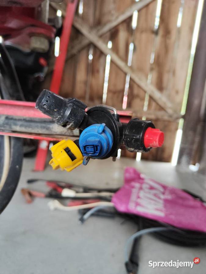 Opryskiwacz Brandi 1600 l belka 15 metrów