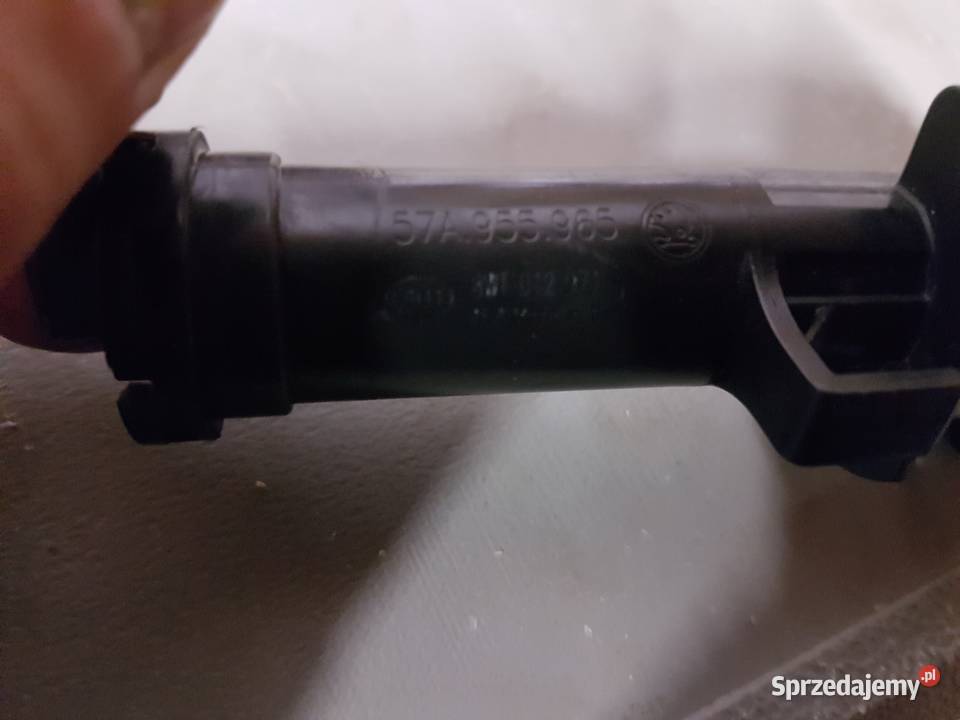 LEWY SPRYSKIWACZ LAMPY PRZÓD 57A955965 KAROQ Gromnik