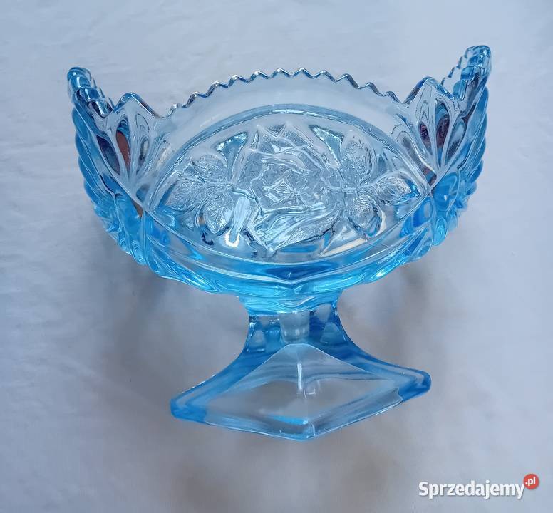 Błękitna żardiniera z różą Hortensja Numer Porcelana i szkło wielkopolskie Koźminek