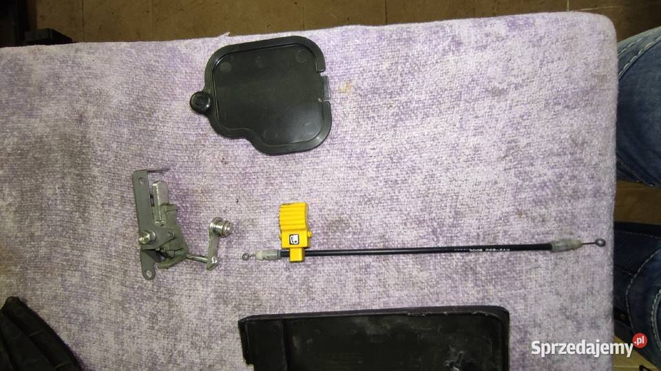 Pokrywa schowka osłona boczna zamek linka Honda