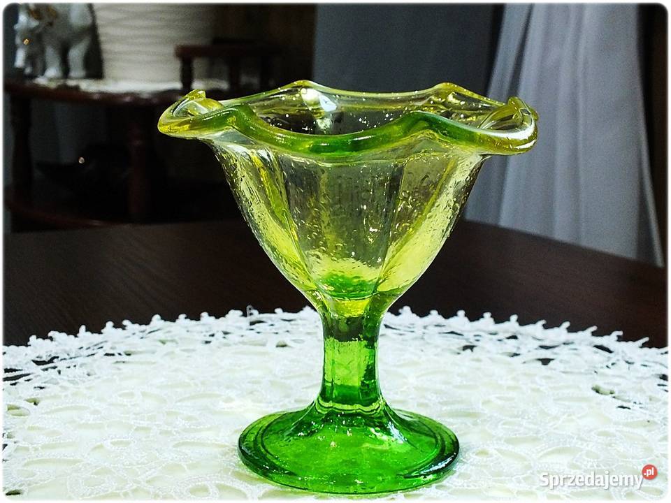 Stary pucharek szklany dwu kolorowe szkło stan Żary