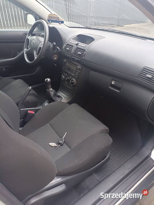 Toyota Avensis 18 benzyna hatchback 226000km sprzedam