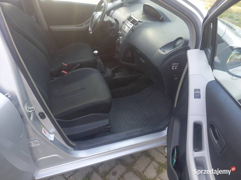 Toyota yaris 13 polski salon