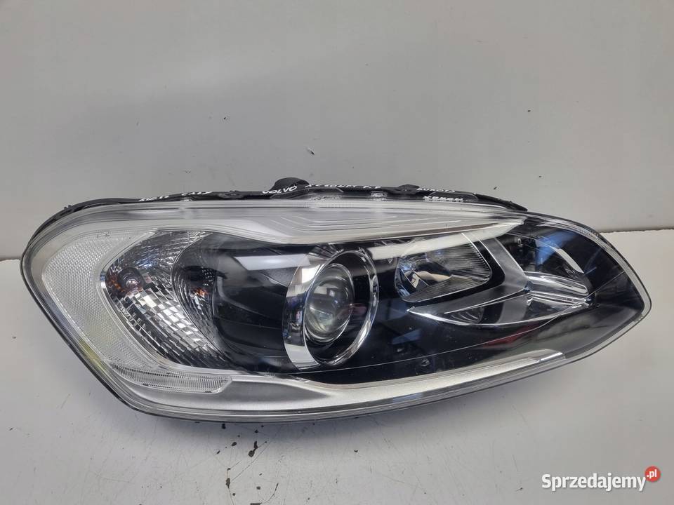 Volvo XC60 1317r LIFT PRZEDNIA LAMPA PRAWA PRAWY Lampy przednie lubelskie Janów