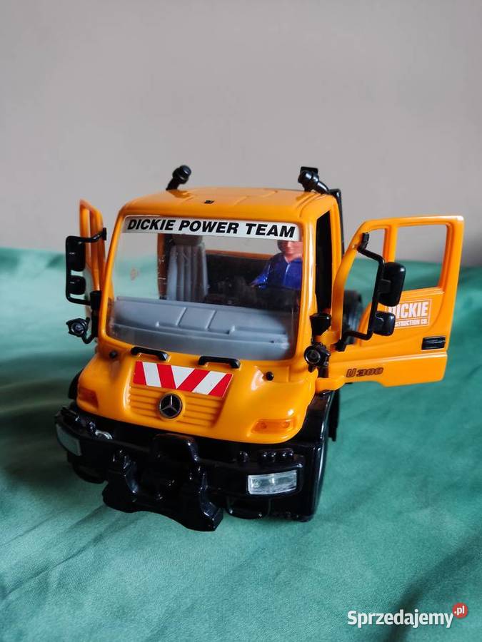 Model samochodu zabawka MercesesBenz Unimog U300